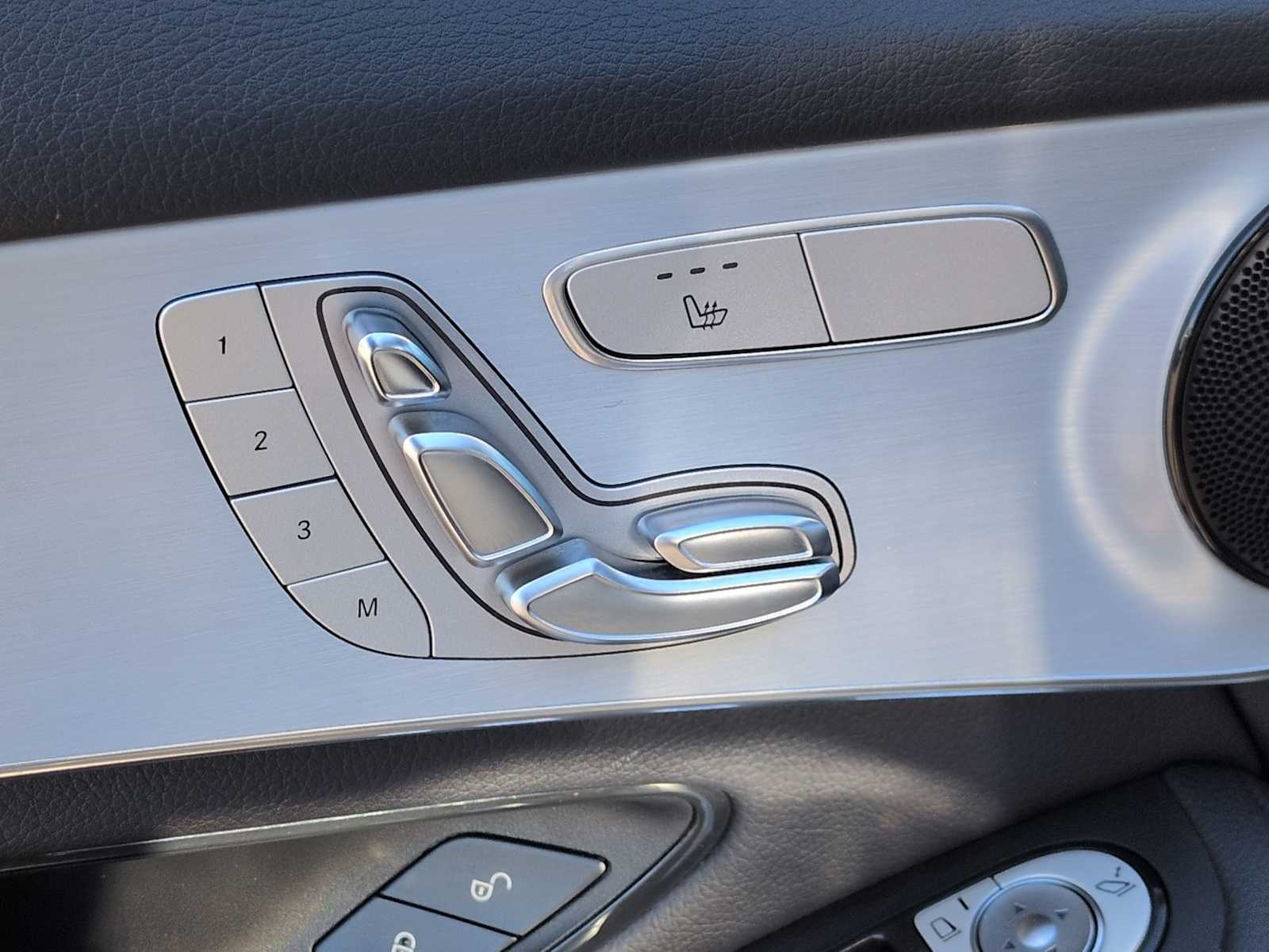 Thumbnail: 2022 Mercedes-Benz GLC - 18