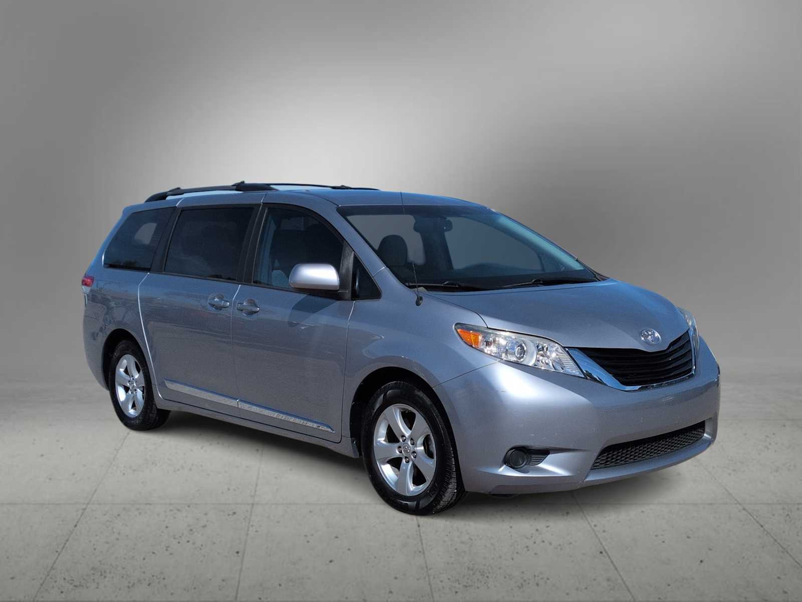Thumbnail: 2013 Toyota Sienna - 2