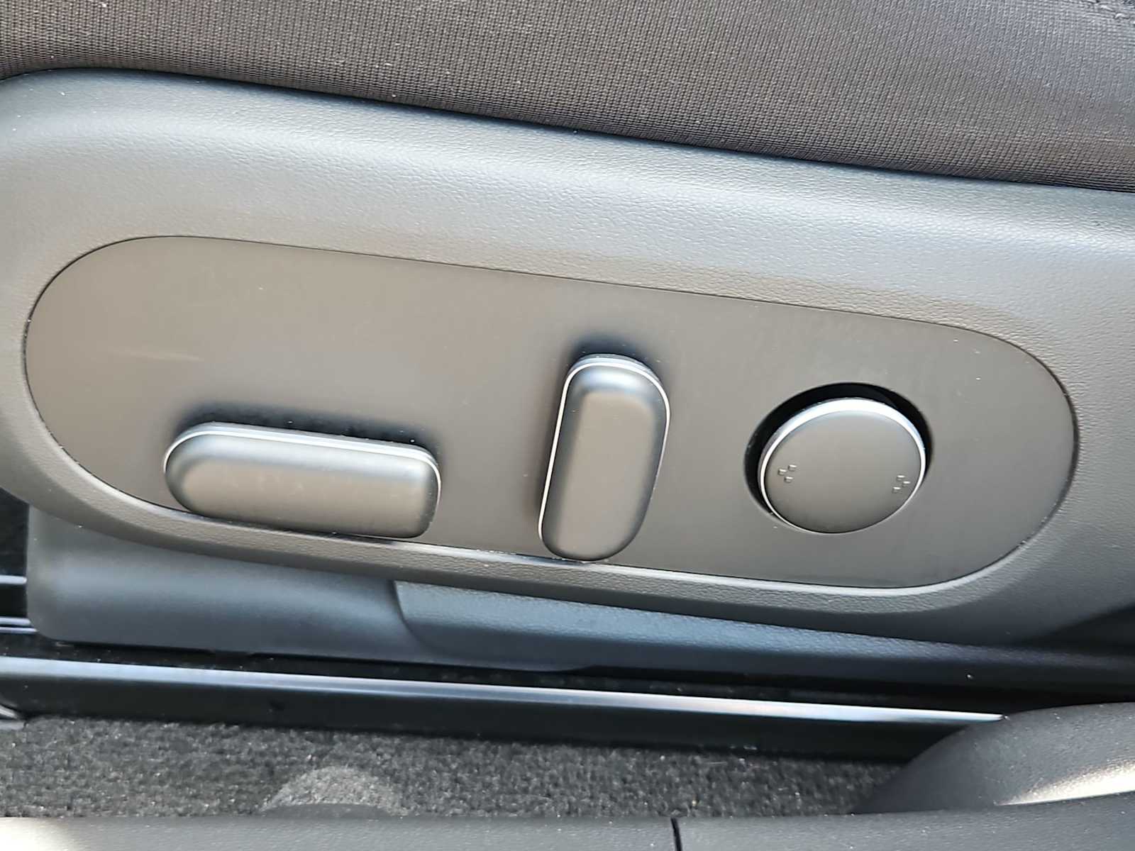 Thumbnail: 2024 Hyundai Ioniq 5 - 17