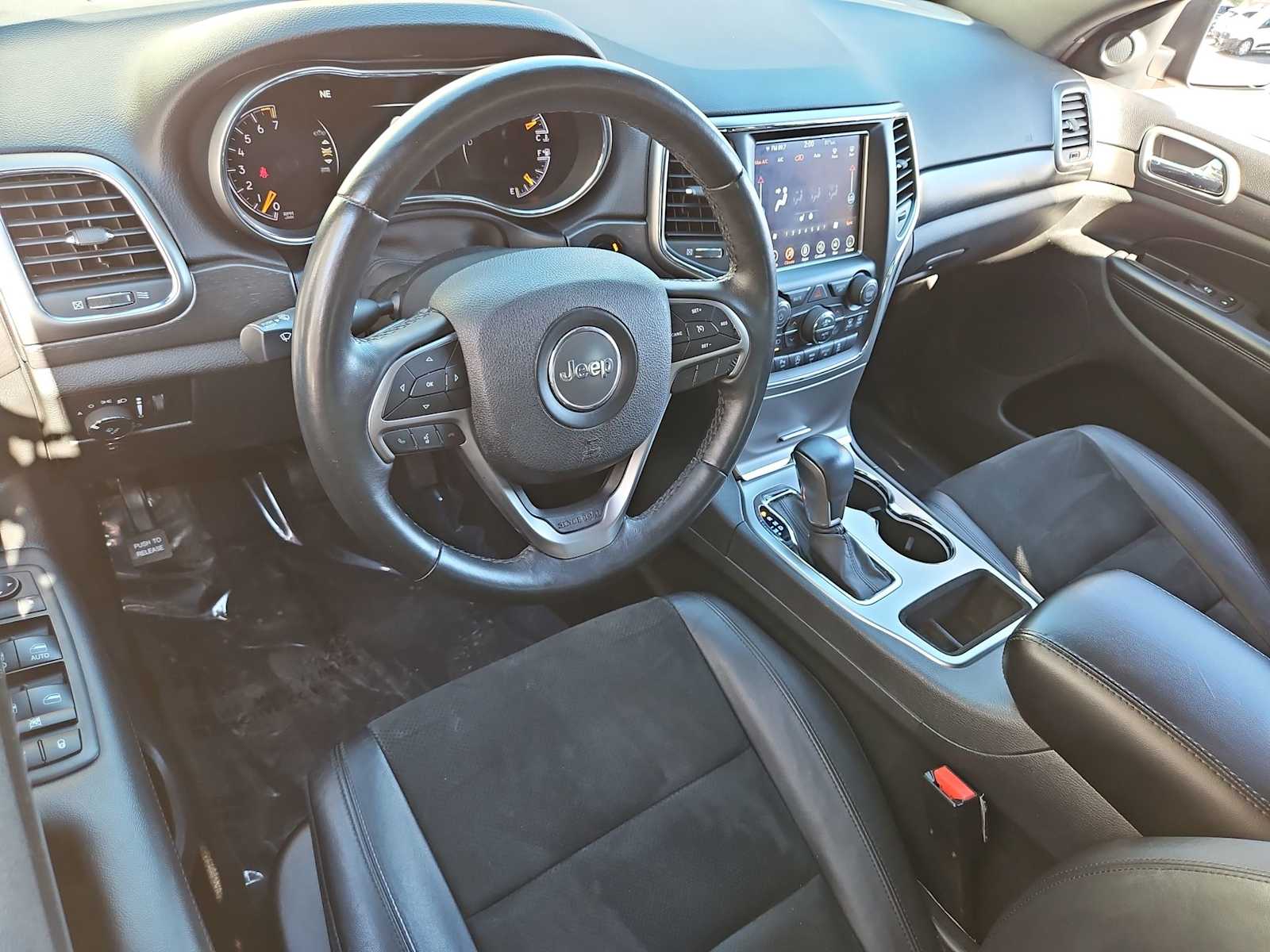 Thumbnail: 2018 Jeep Grand Cherokee - 10