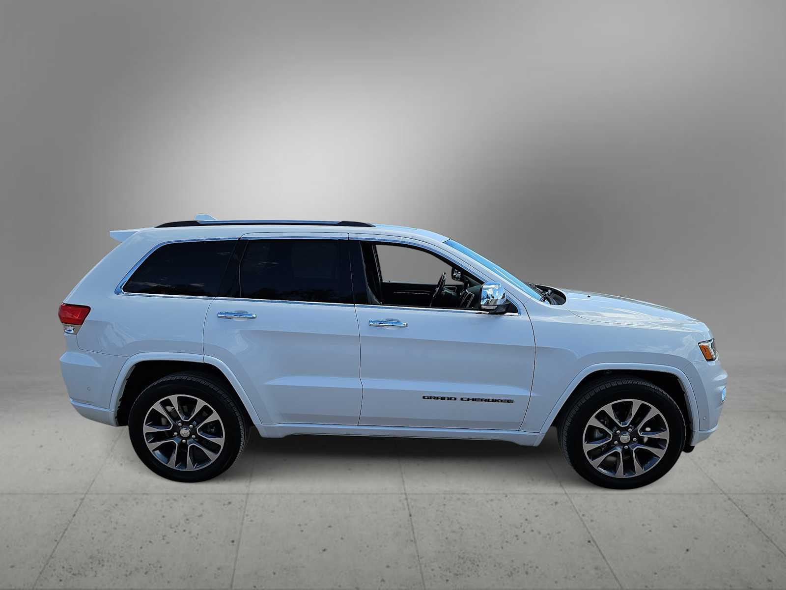 Thumbnail: 2017 Jeep Grand Cherokee - 9