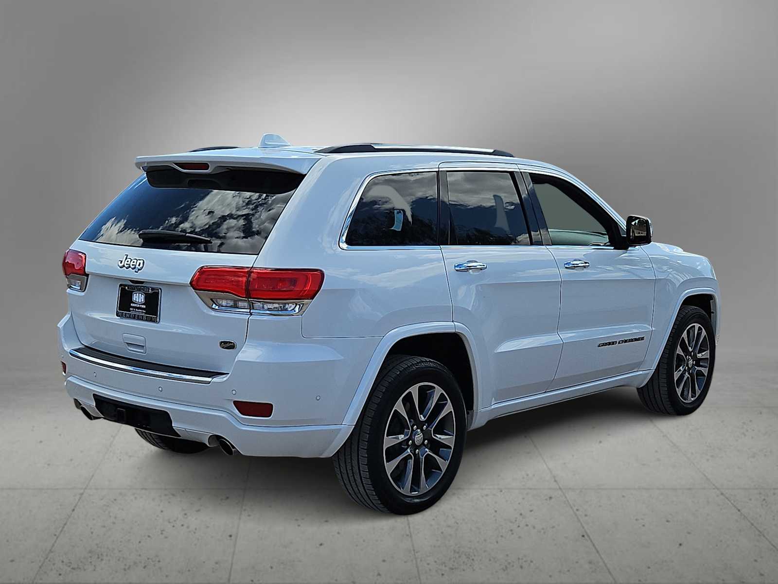Thumbnail: 2017 Jeep Grand Cherokee - 8