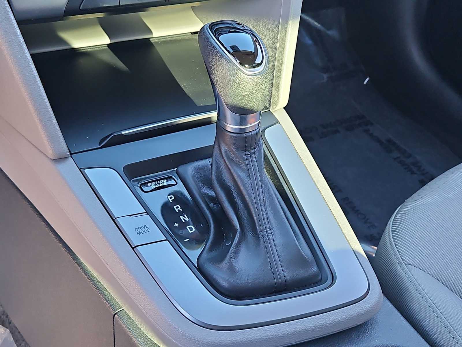 Thumbnail: 2017 Hyundai Elantra - 29