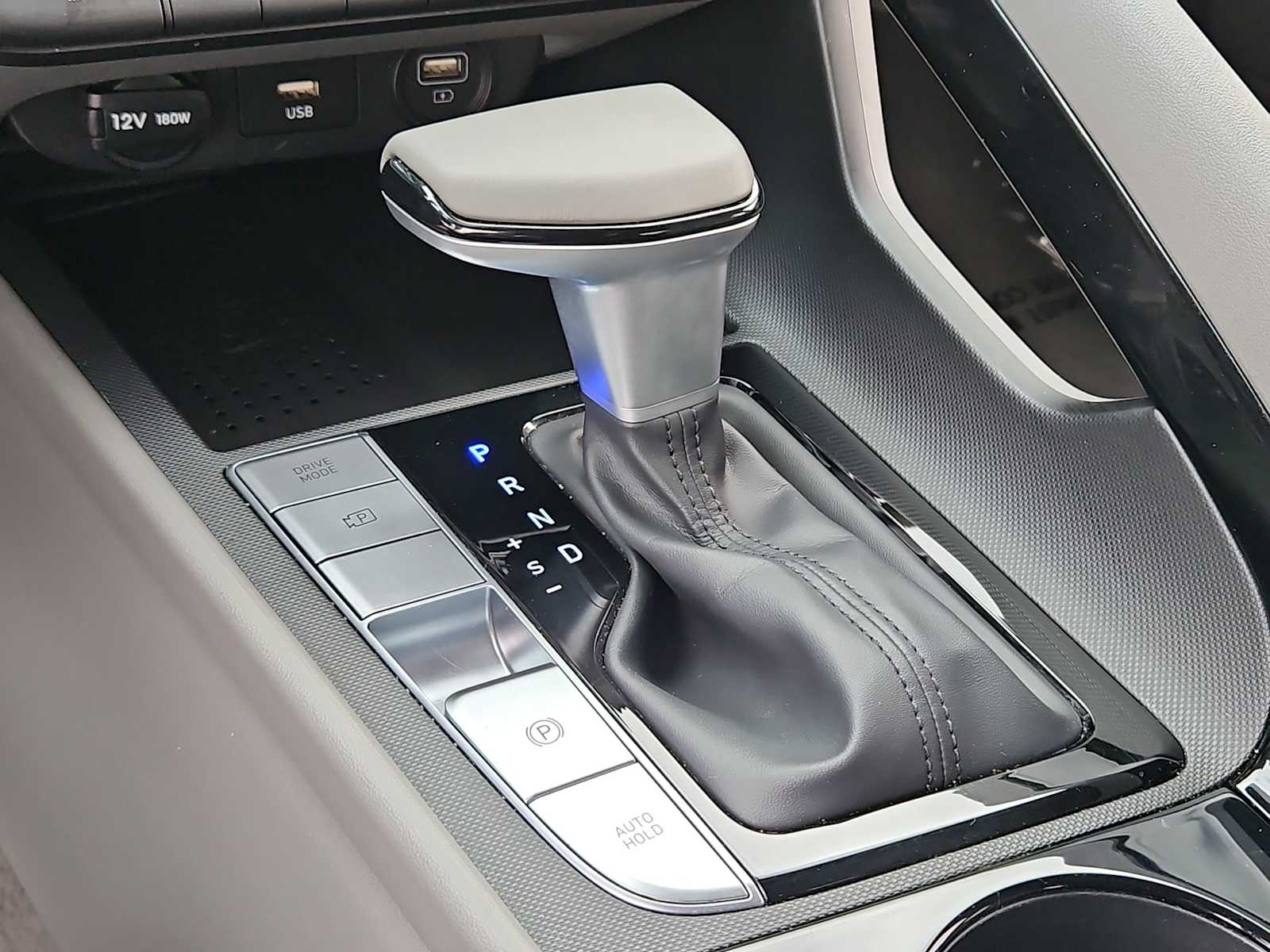 Thumbnail: 2023 Hyundai Elantra - 32