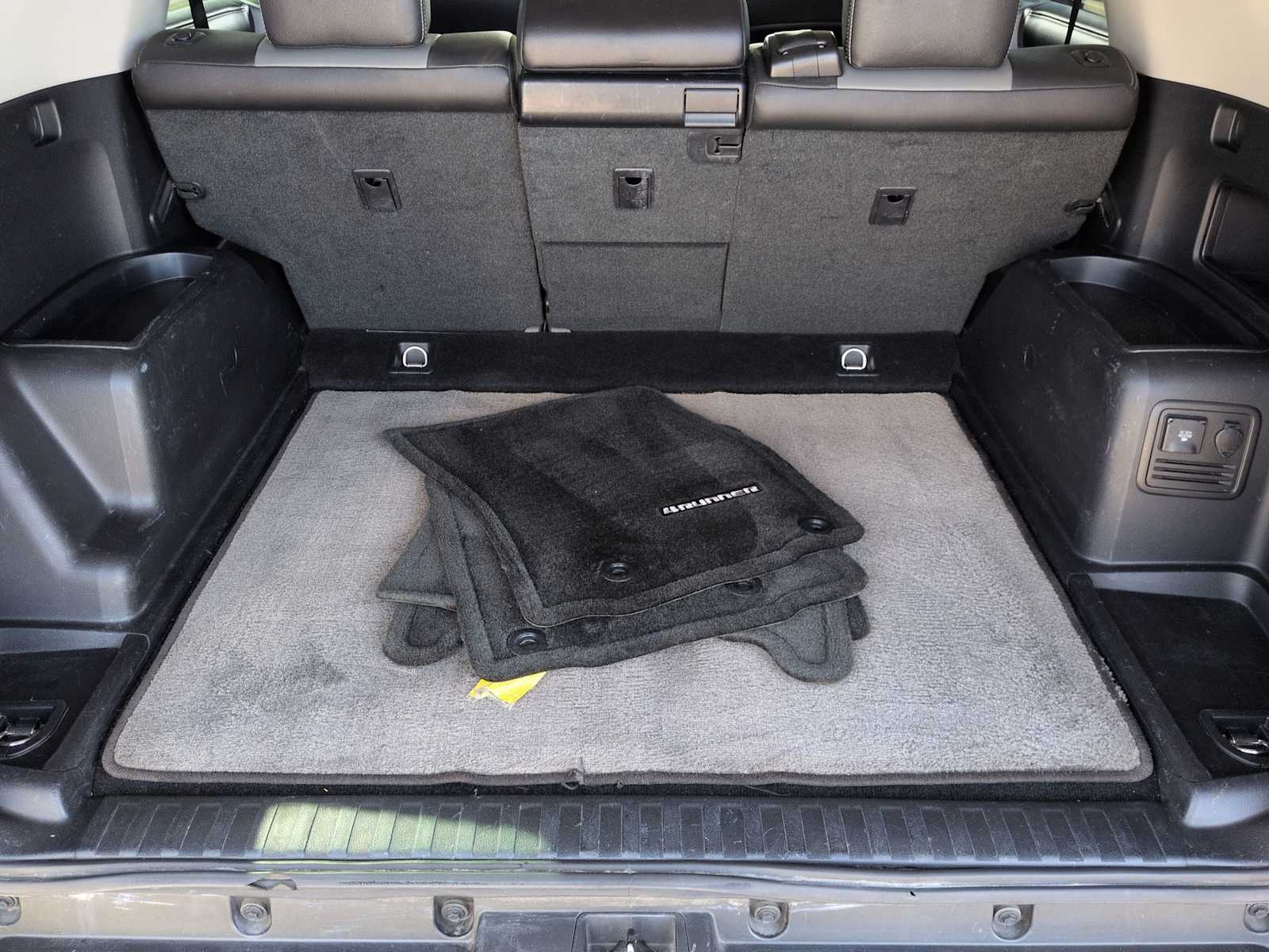 Thumbnail: 2017 Toyota 4Runner - 32