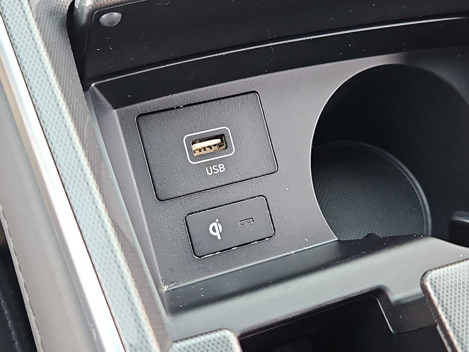 Thumbnail: 2023 Hyundai Santa Fe - 32