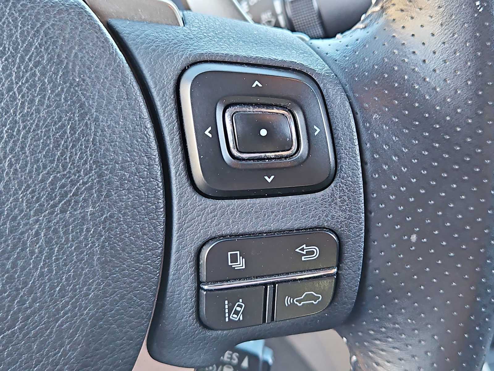 Thumbnail: 2019 Lexus IS - 24