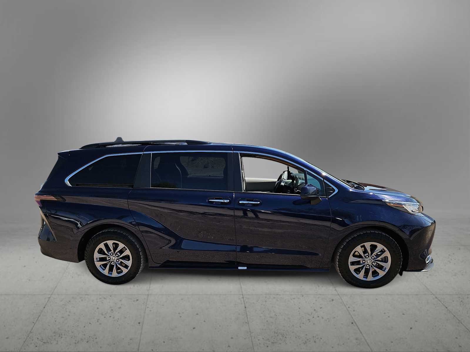 Thumbnail: 2023 Toyota Sienna - 9