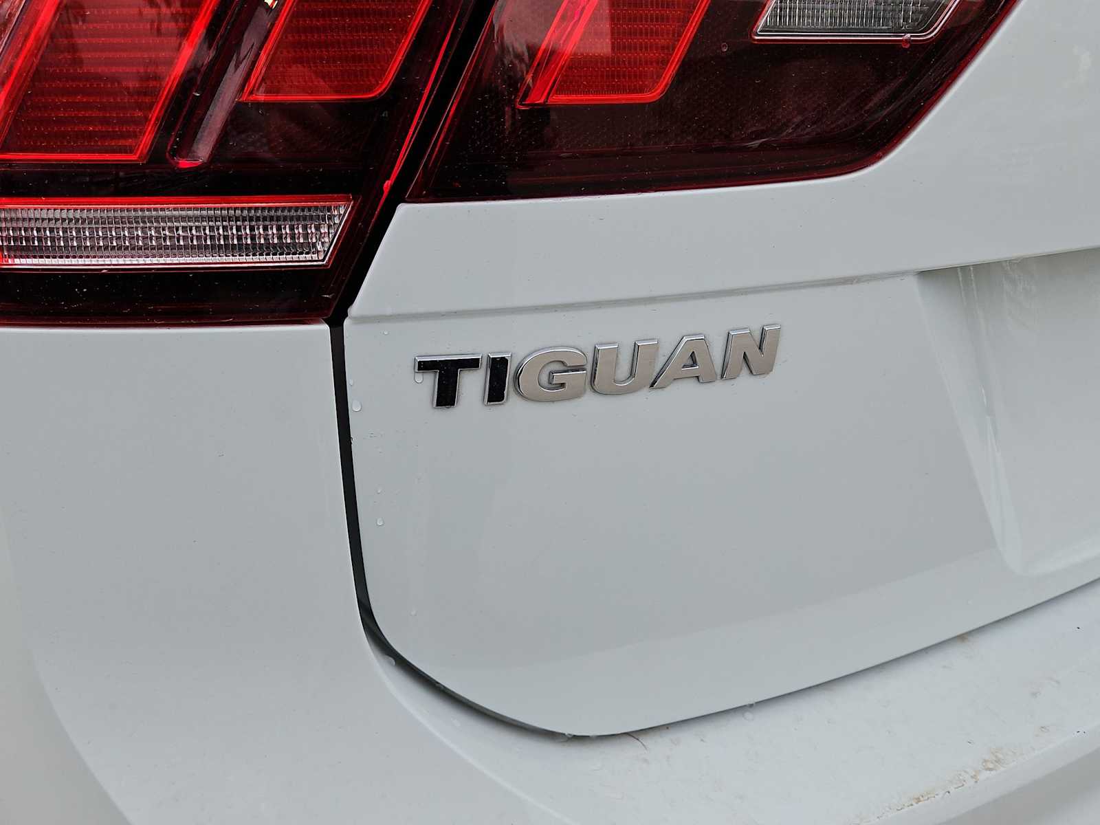 Thumbnail: 2018 Volkswagen Tiguan - 12