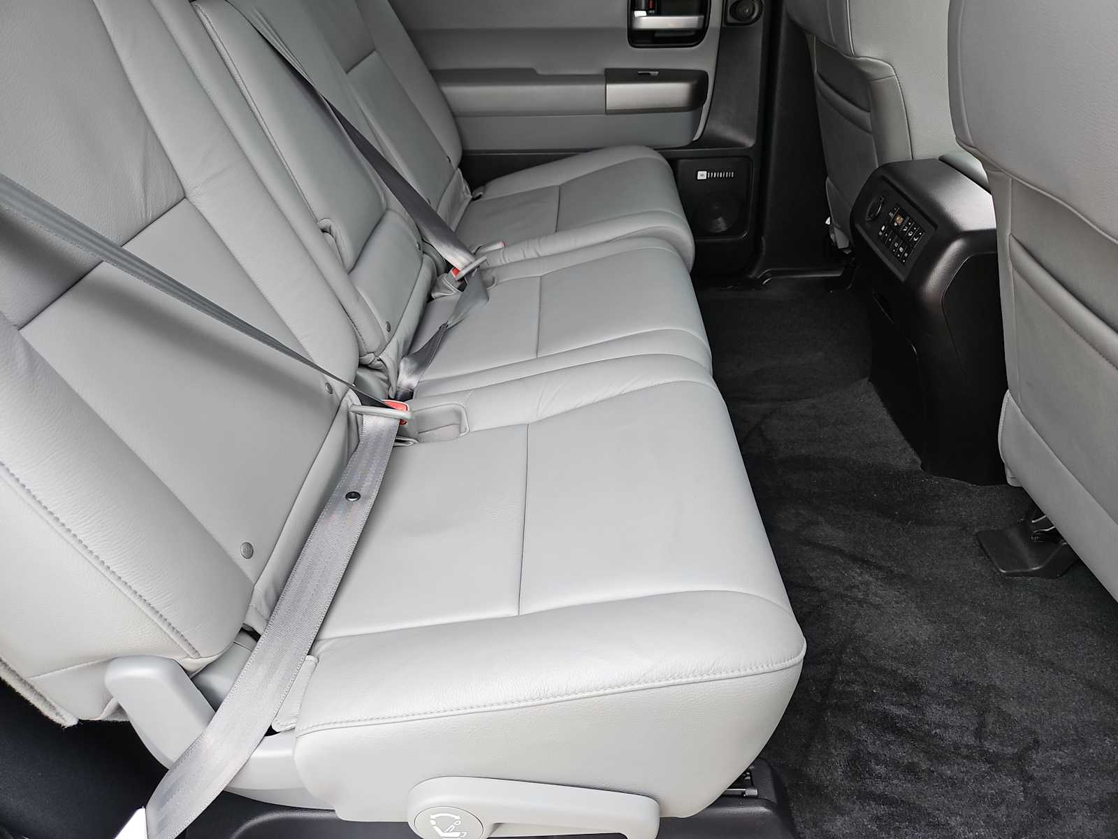 Thumbnail: 2016 Toyota Sequoia - 21