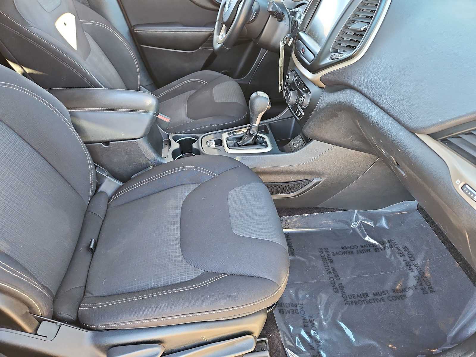 Thumbnail: 2017 Jeep Cherokee - 22