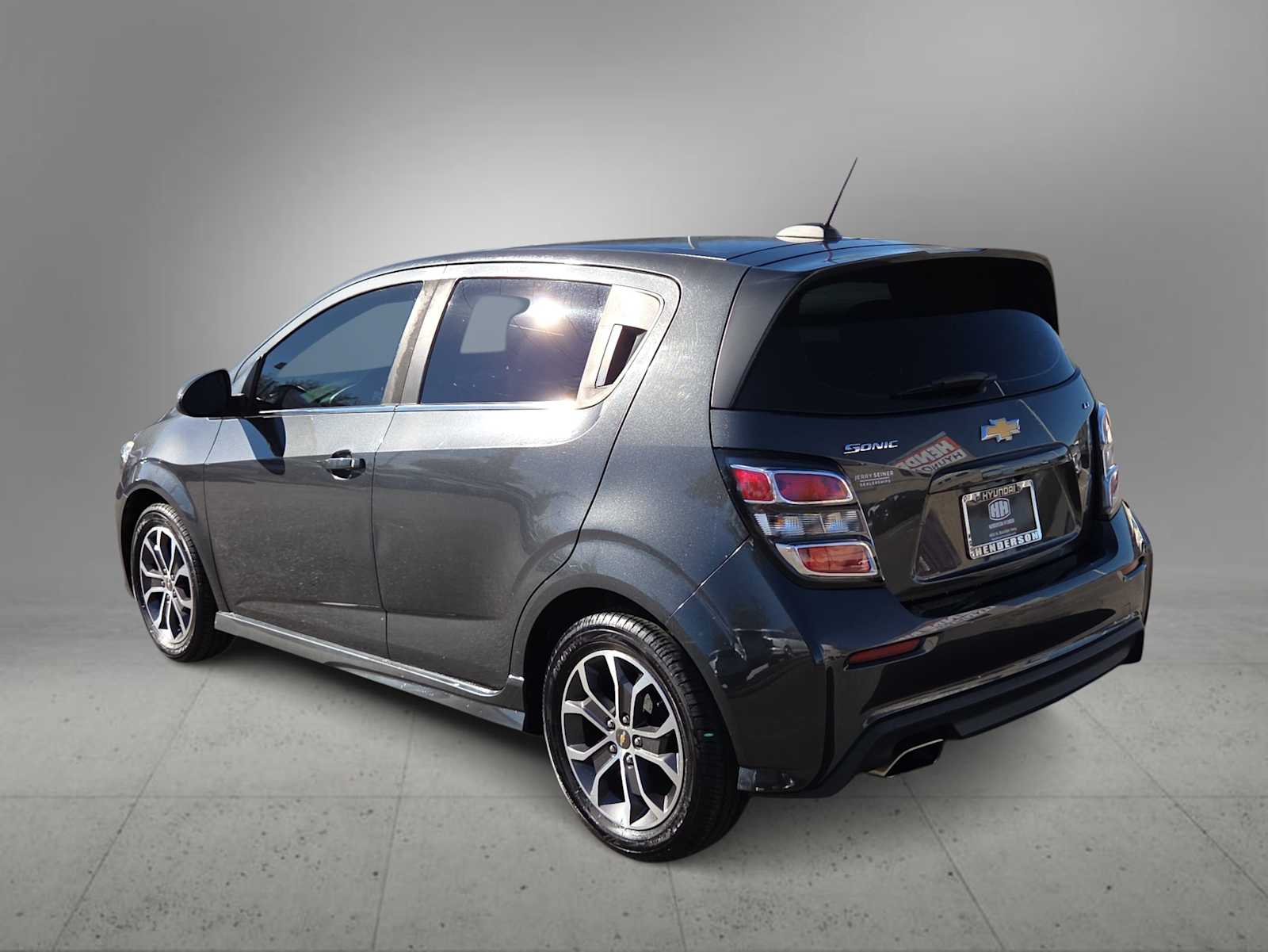 Thumbnail: 2017 Chevrolet Sonic - 6