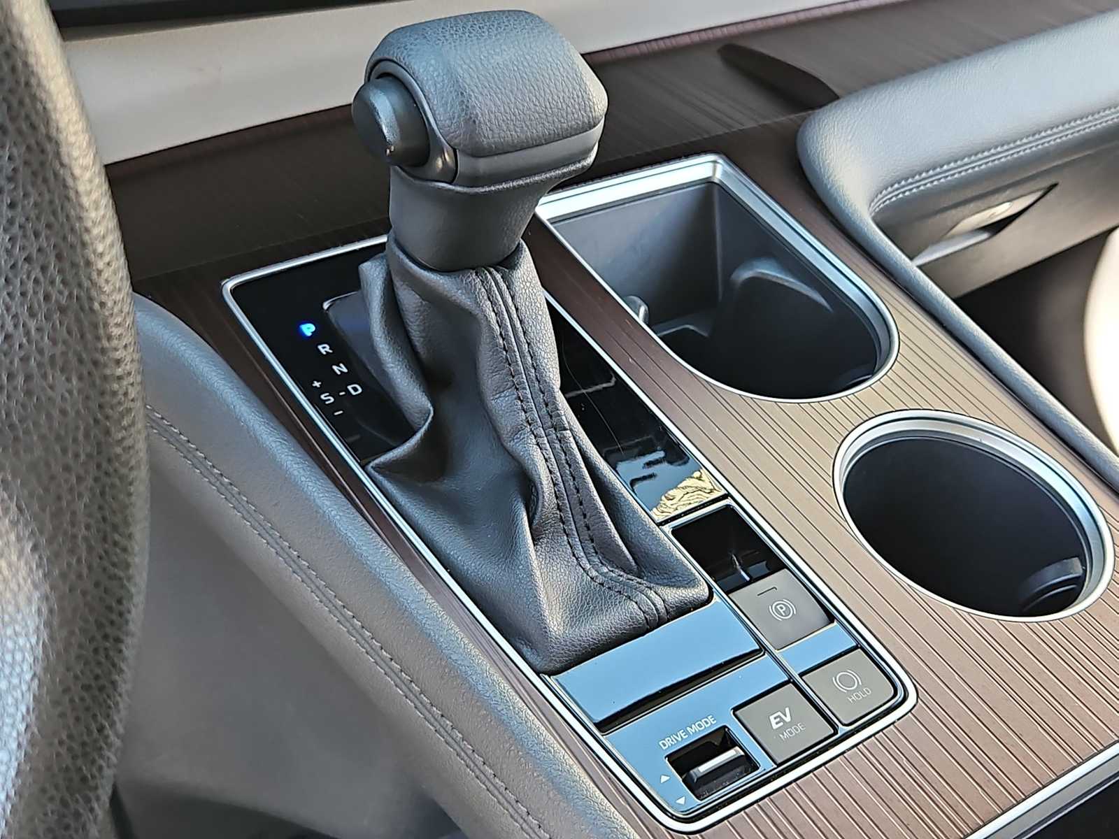 Thumbnail: 2023 Toyota Sienna - 27