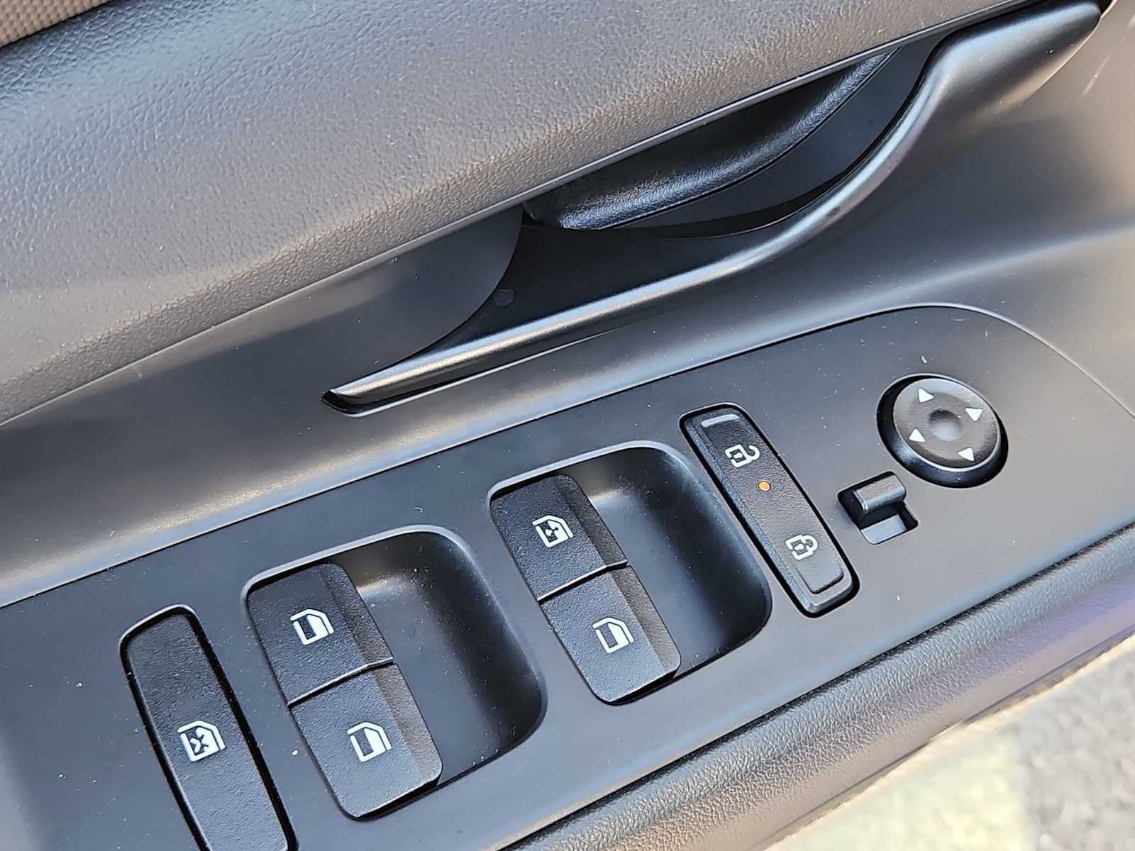 Thumbnail: 2025 Hyundai Elantra - 17