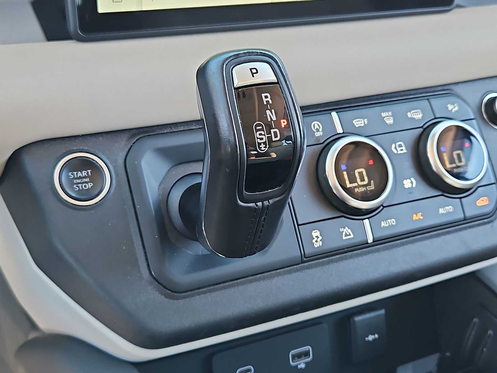 Thumbnail: 2022 Land Rover Defender - 34