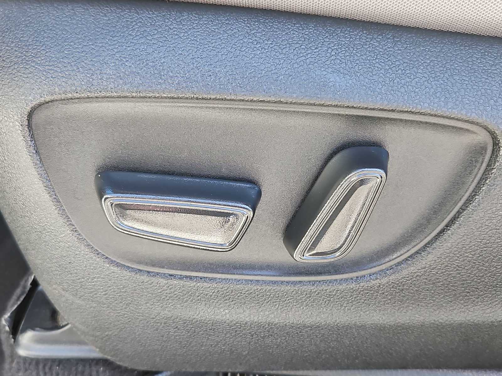 Thumbnail: 2023 Toyota Sienna - 15