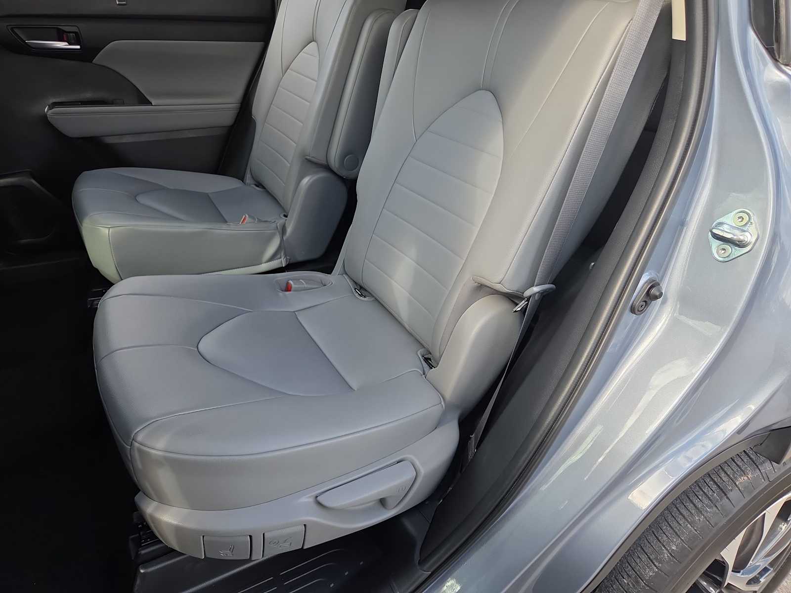 Thumbnail: 2023 Toyota Highlander - 21