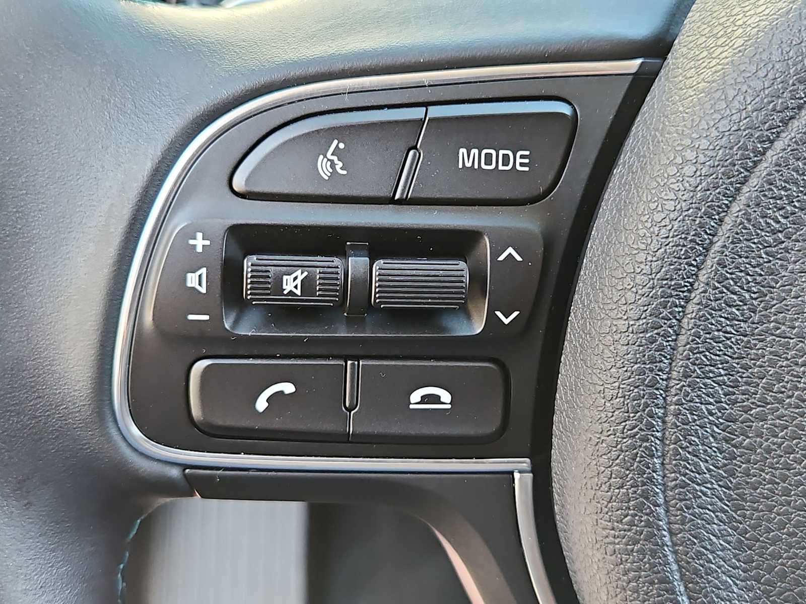 Thumbnail: 2020 Kia Niro - 25
