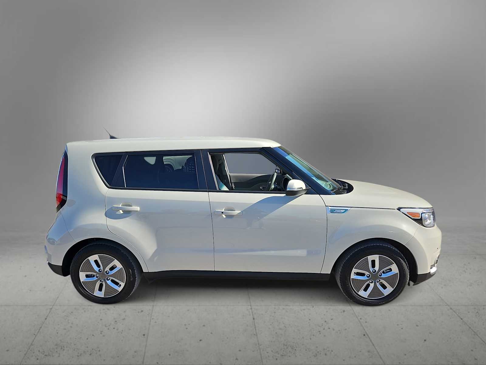Thumbnail: 2017 Kia Soul EV - 9
