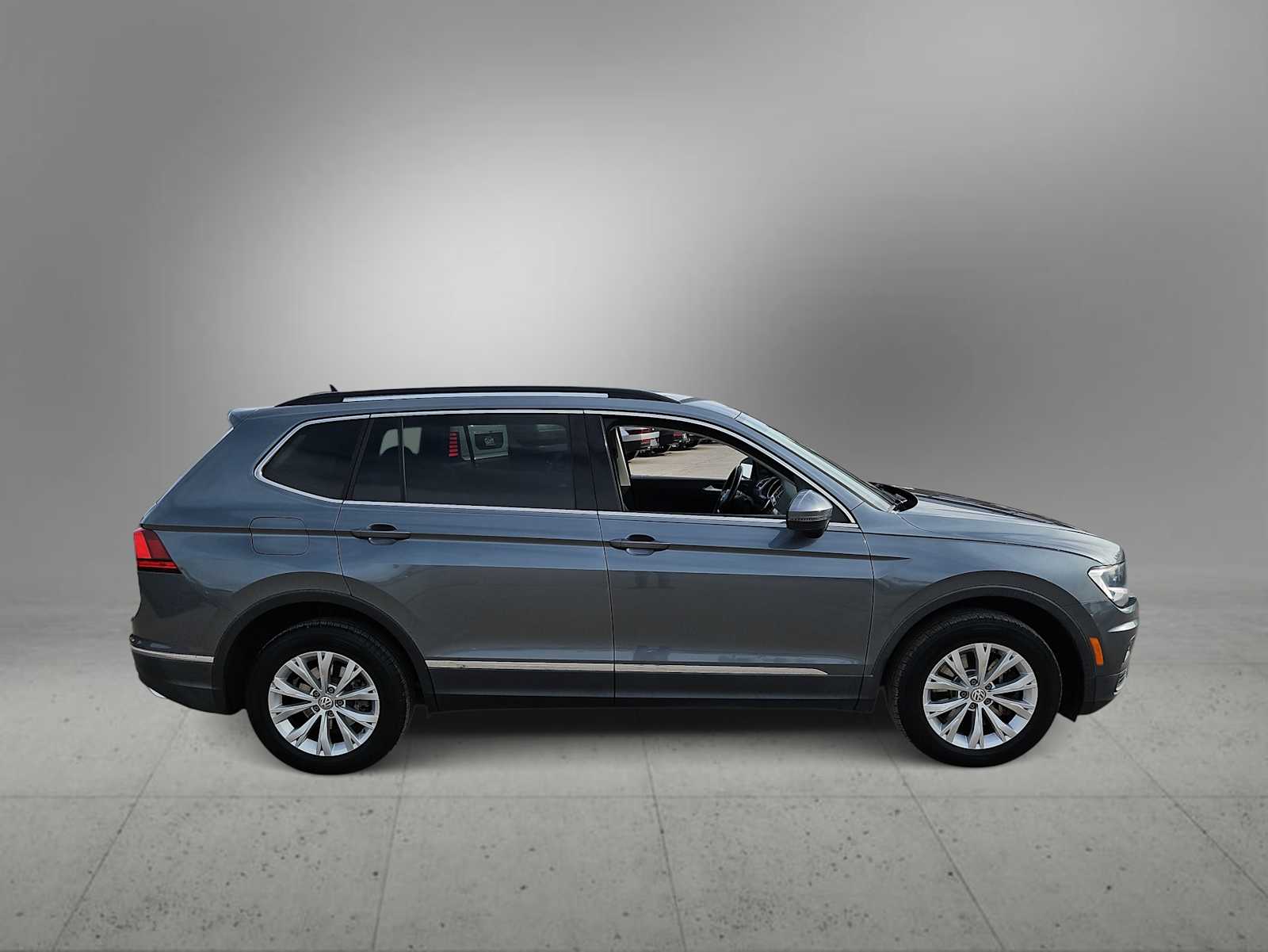 Thumbnail: 2018 Volkswagen Tiguan - 9