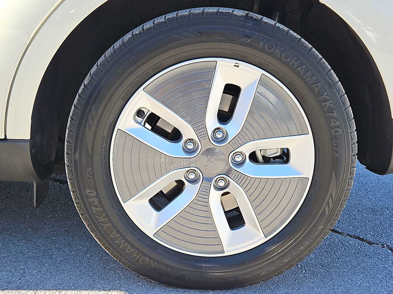 Thumbnail: 2017 Kia Soul EV - 14