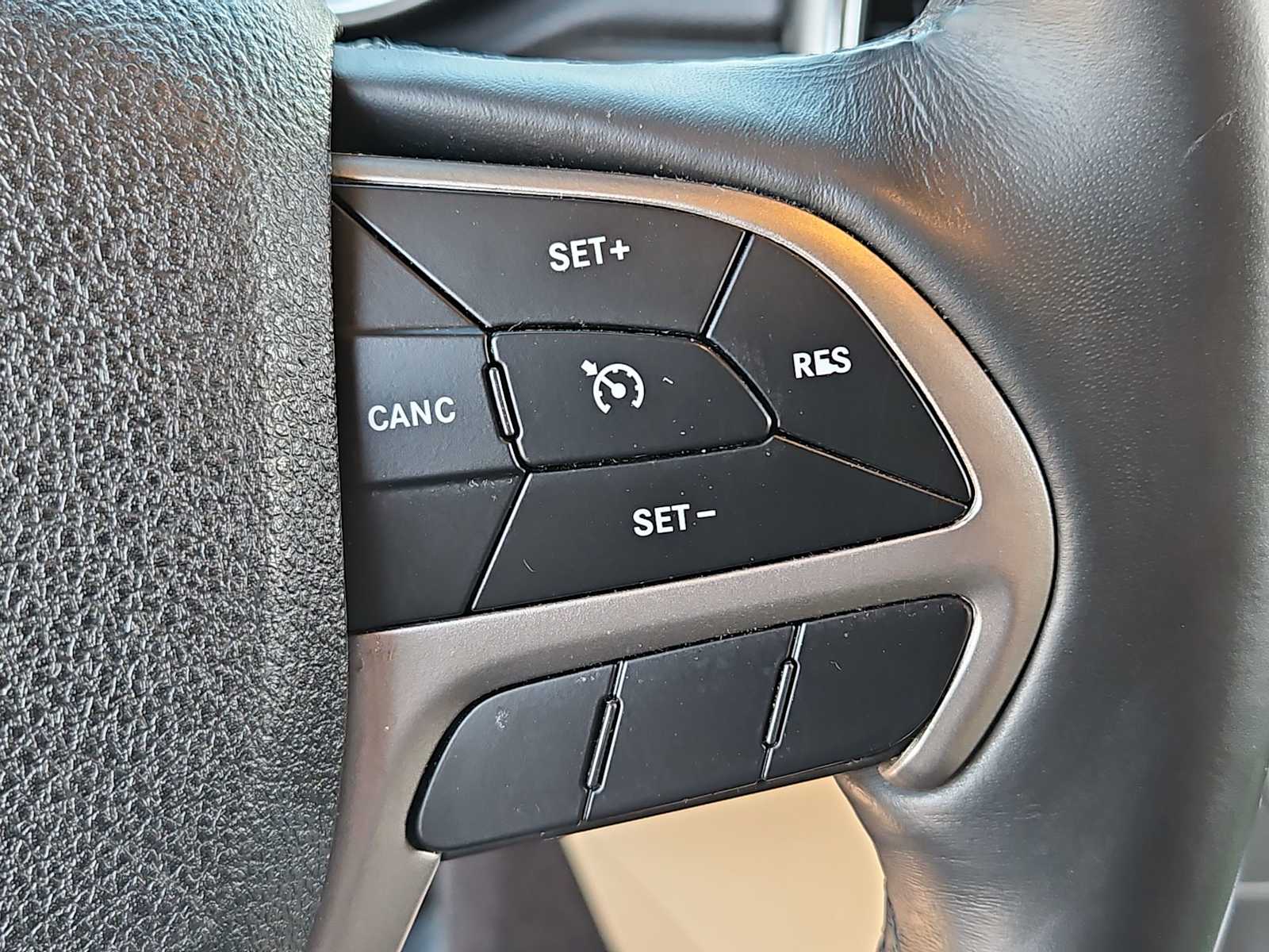 Thumbnail: 2018 Jeep Grand Cherokee - 25