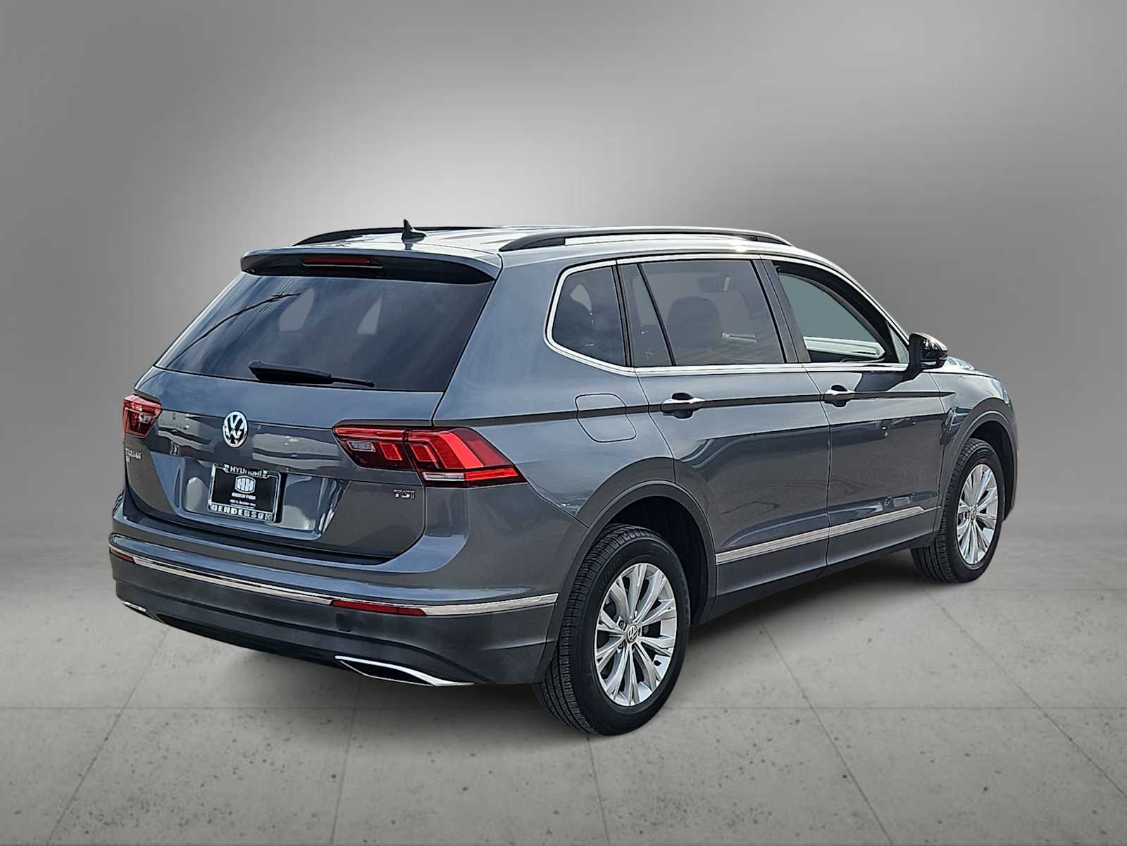 Thumbnail: 2018 Volkswagen Tiguan - 8