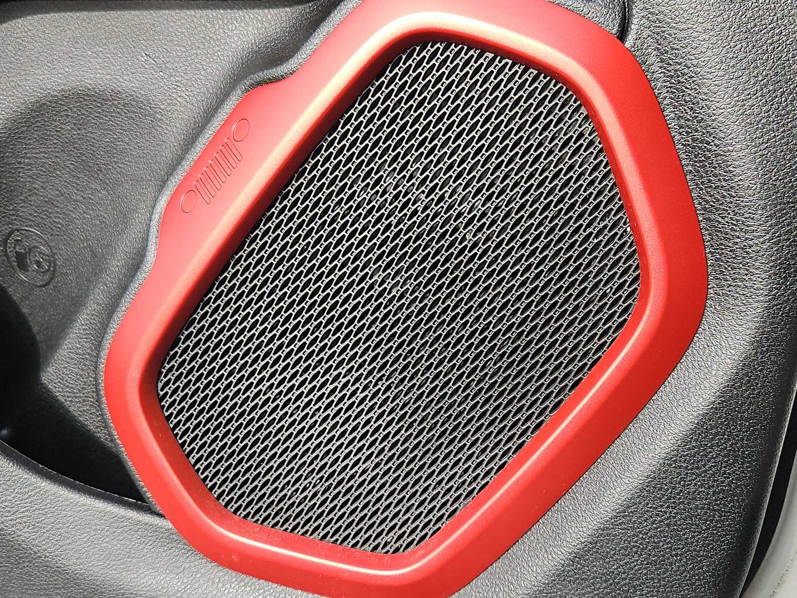 Thumbnail: 2018 Jeep Renegade - 29