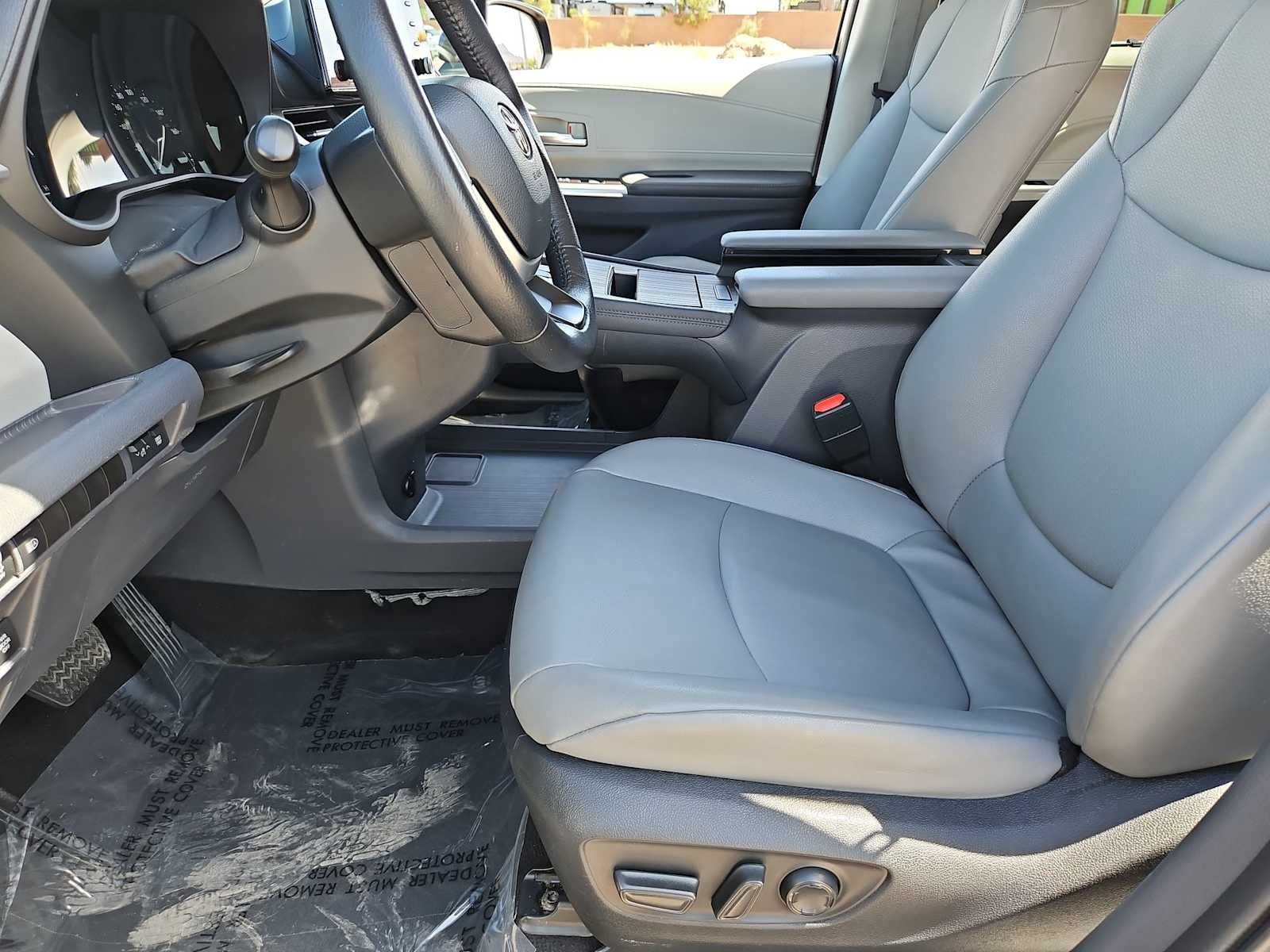 Thumbnail: 2023 Toyota Sienna - 16