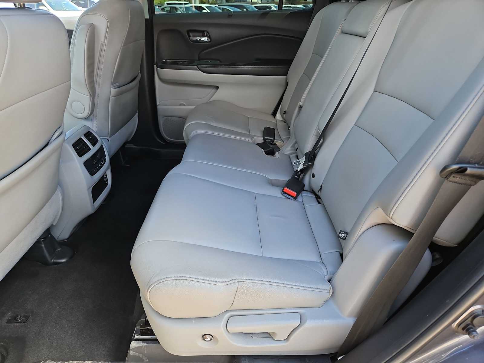 Thumbnail: 2019 Honda Pilot - 19