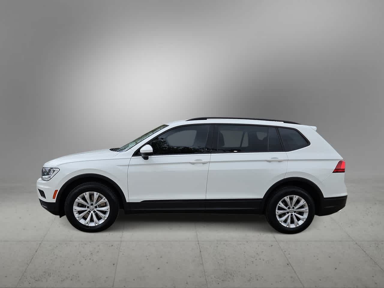 Thumbnail: 2018 Volkswagen Tiguan - 5