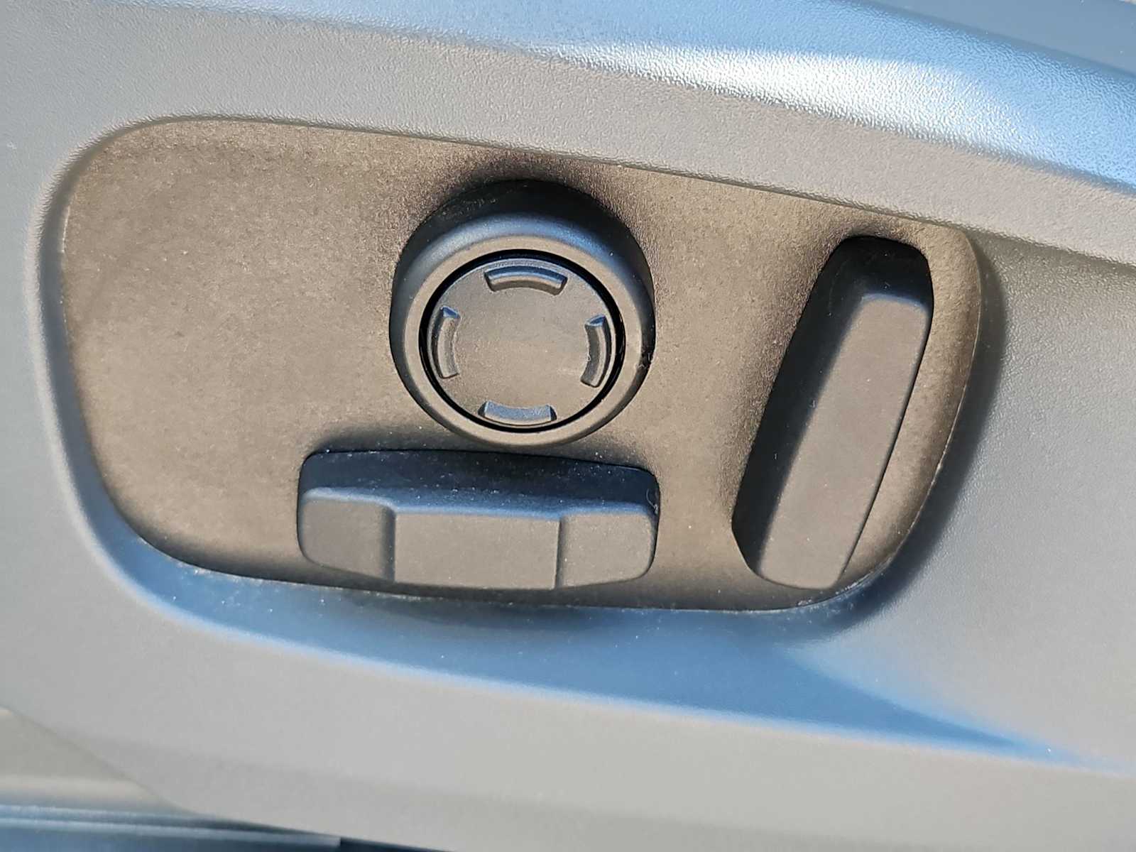 Thumbnail: 2022 Land Rover Defender - 18