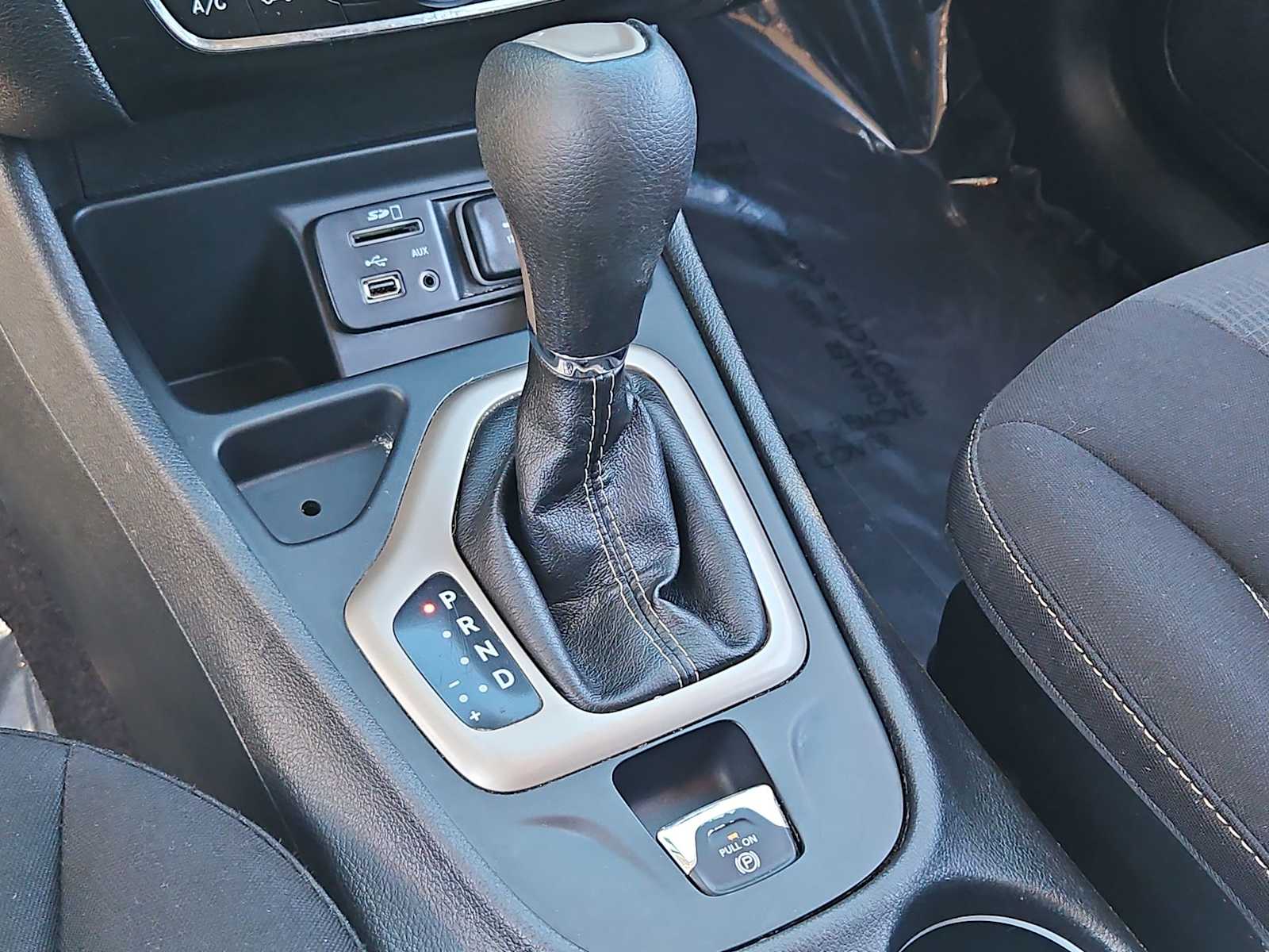 Thumbnail: 2017 Jeep Cherokee - 33