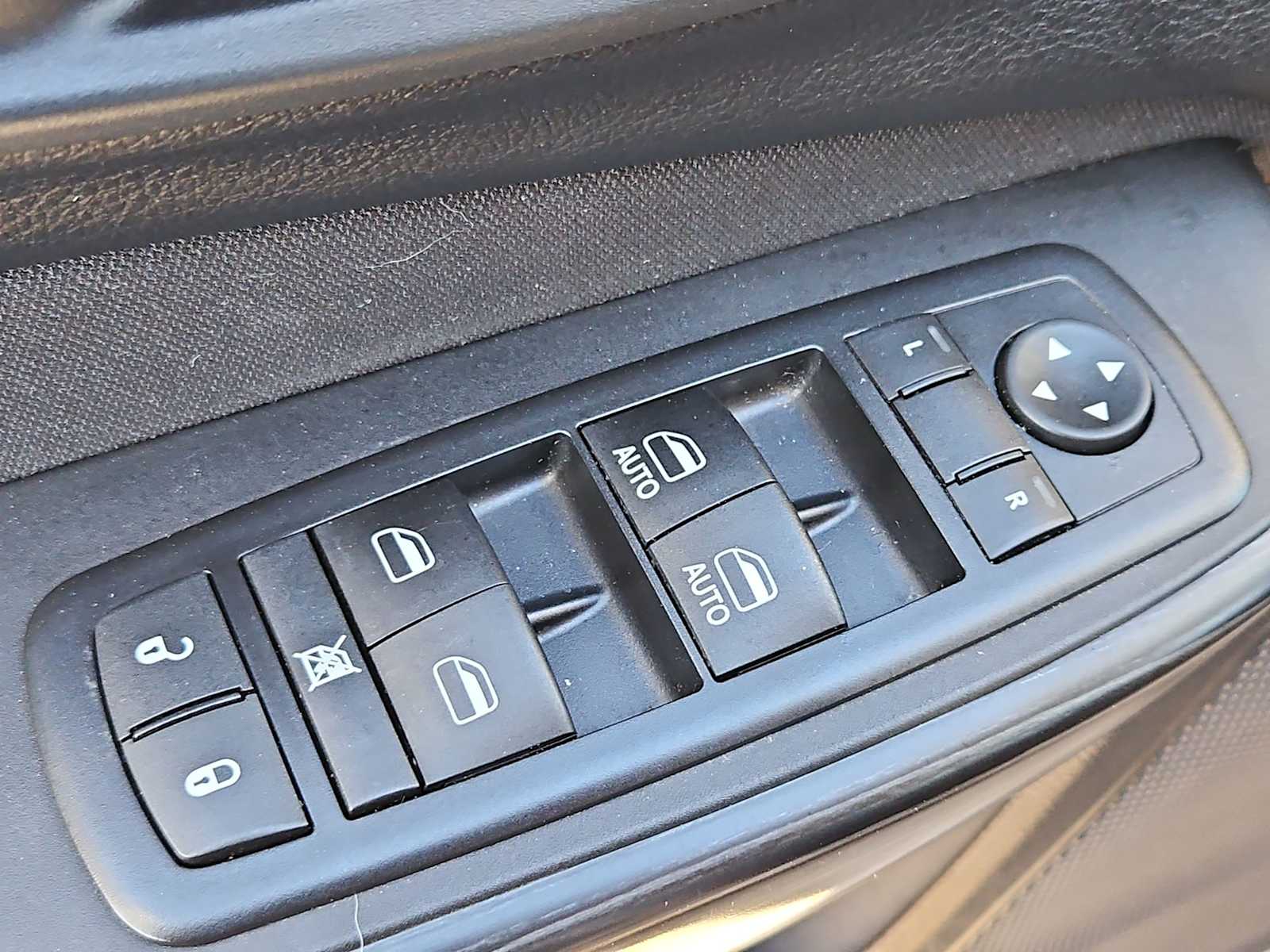 Thumbnail: 2017 Jeep Cherokee - 18