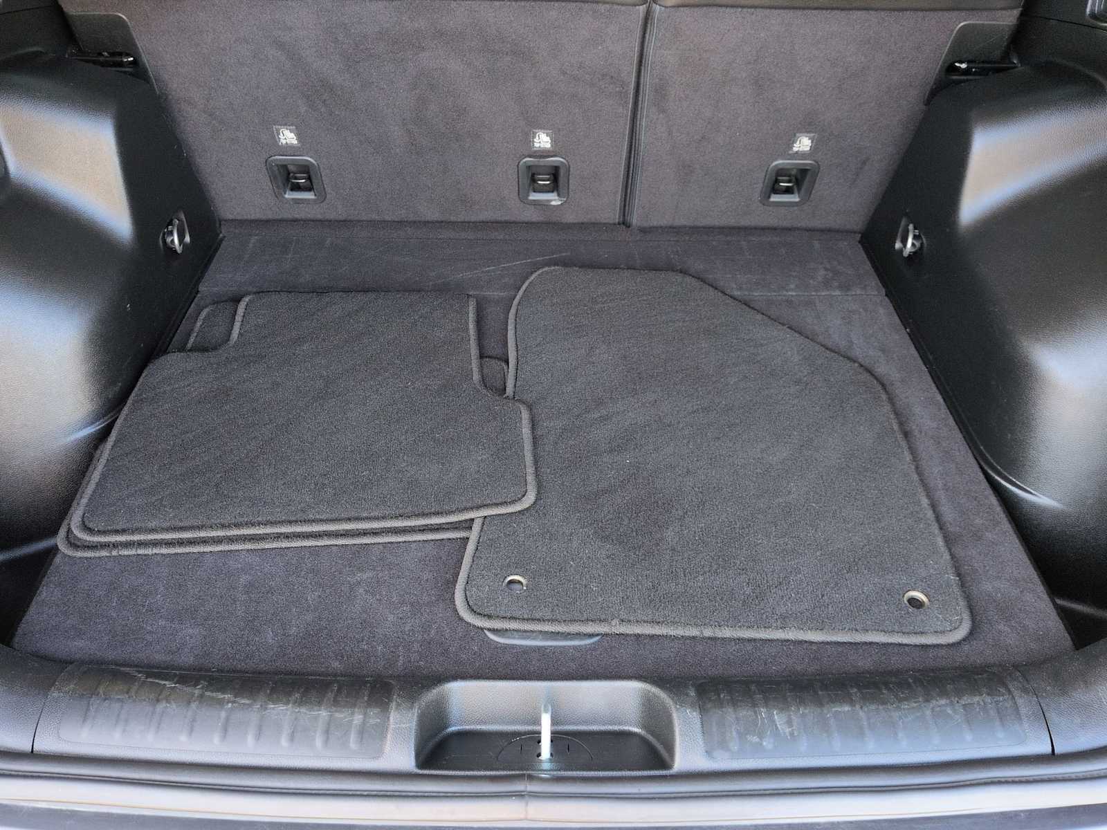 Thumbnail: 2023 Jeep Cherokee - 35