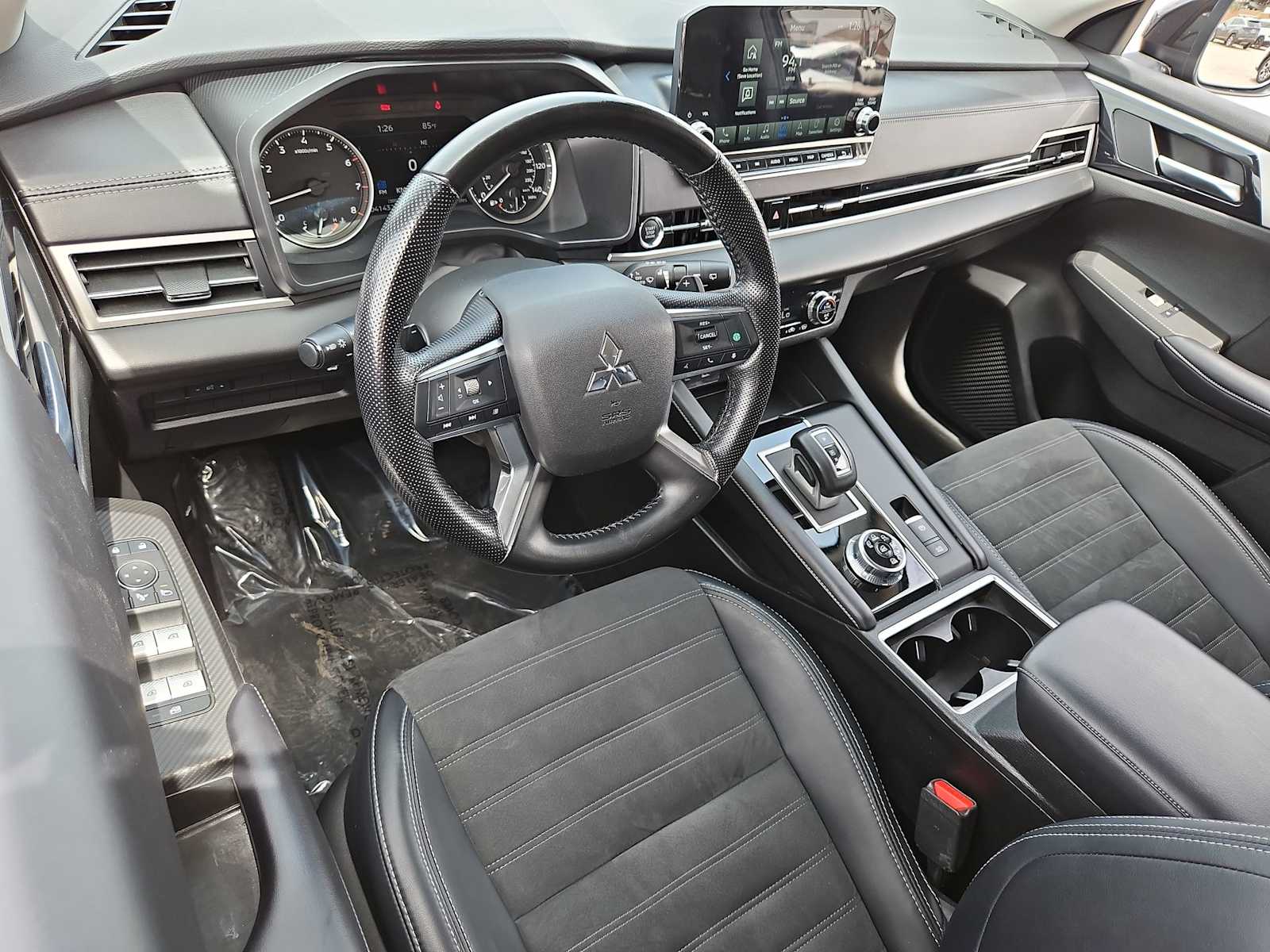 Thumbnail: 2024 Mitsubishi Outlander - 10