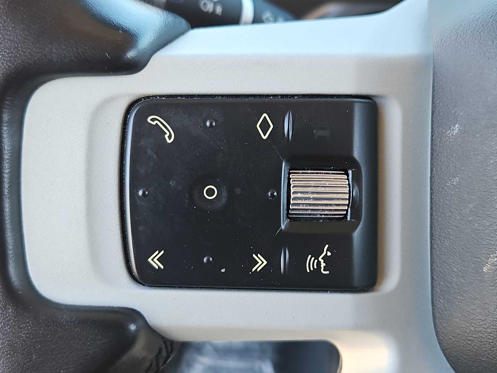 Thumbnail: 2022 Land Rover Defender - 25