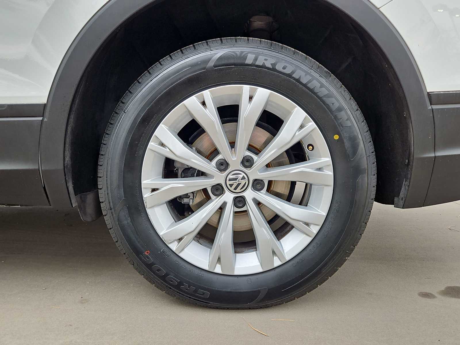 Thumbnail: 2018 Volkswagen Tiguan - 13