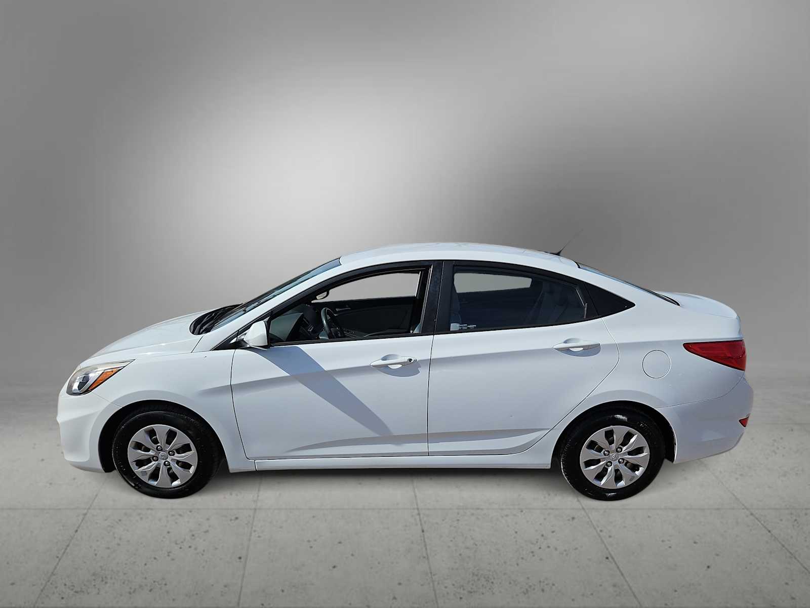 Thumbnail: 2016 Hyundai Accent - 5