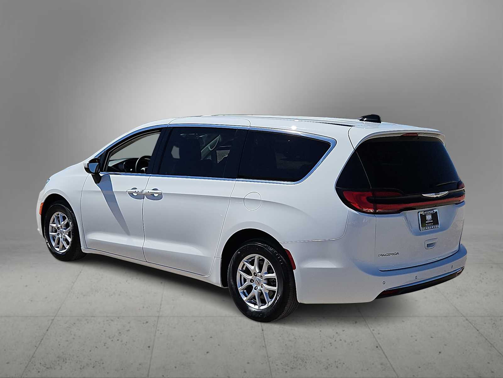 Thumbnail: 2023 Chrysler Pacifica - 6