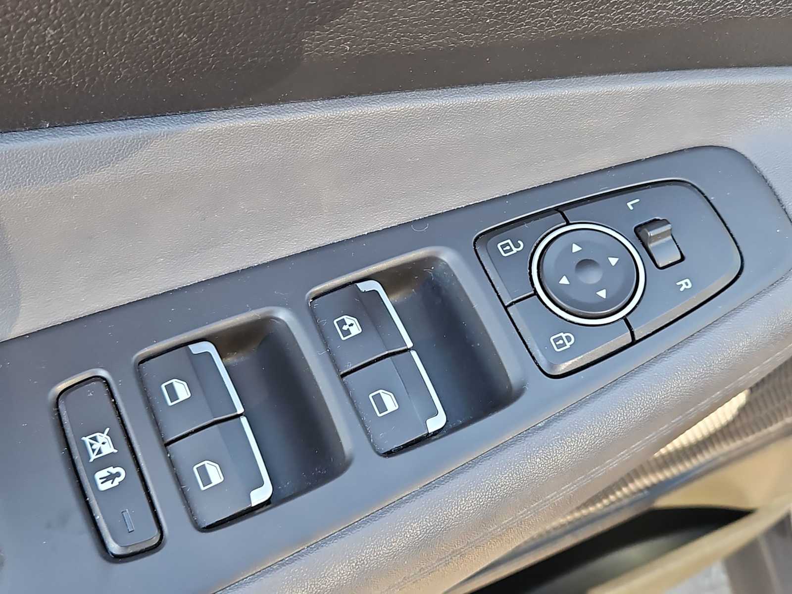 Thumbnail: 2019 Hyundai Santa Fe - 18