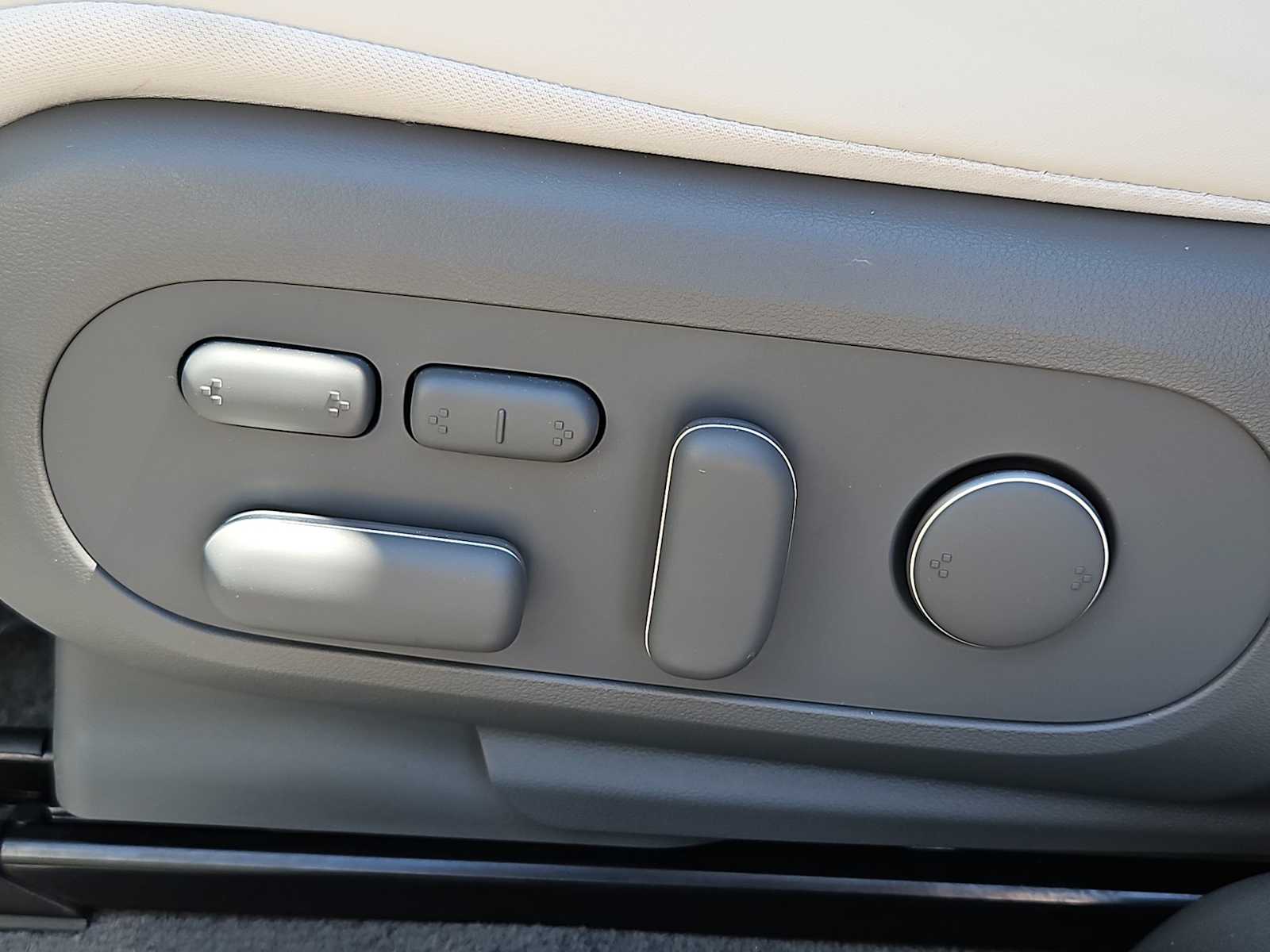 Thumbnail: 2024 Hyundai Ioniq 5 - 16