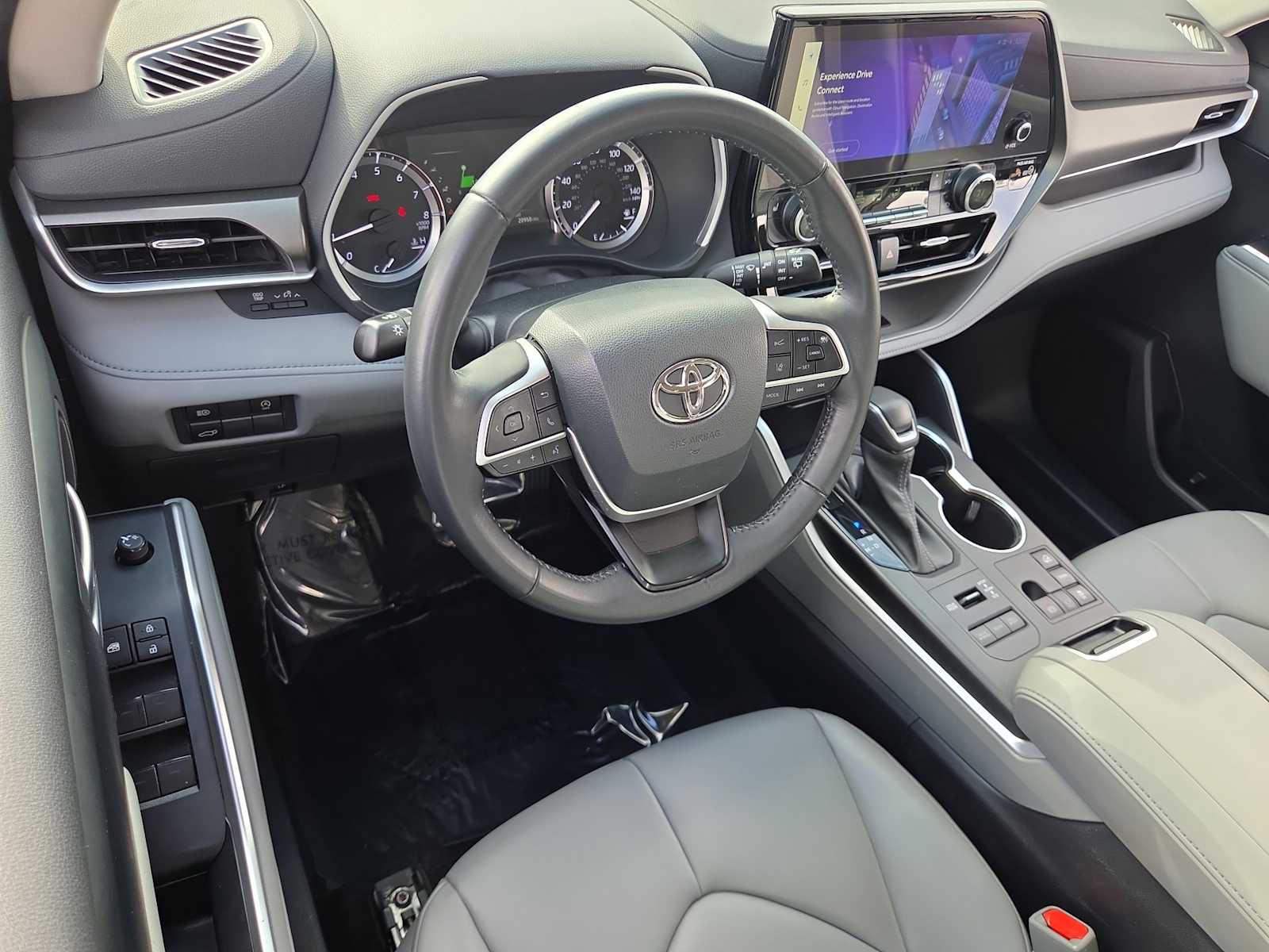 Thumbnail: 2023 Toyota Highlander - 10