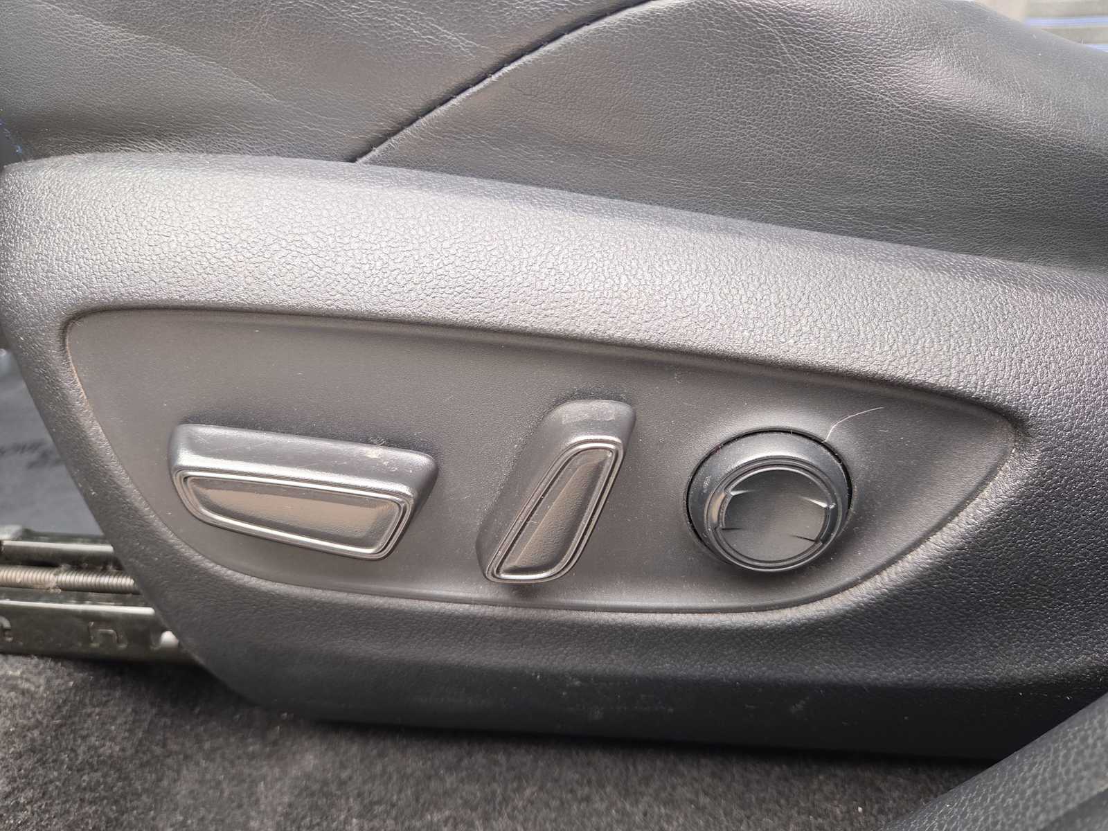 Thumbnail: 2020 Toyota RAV4 - 18