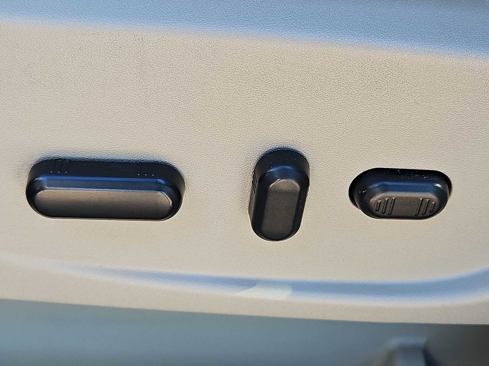 Thumbnail: 2015 Ford Escape - 18