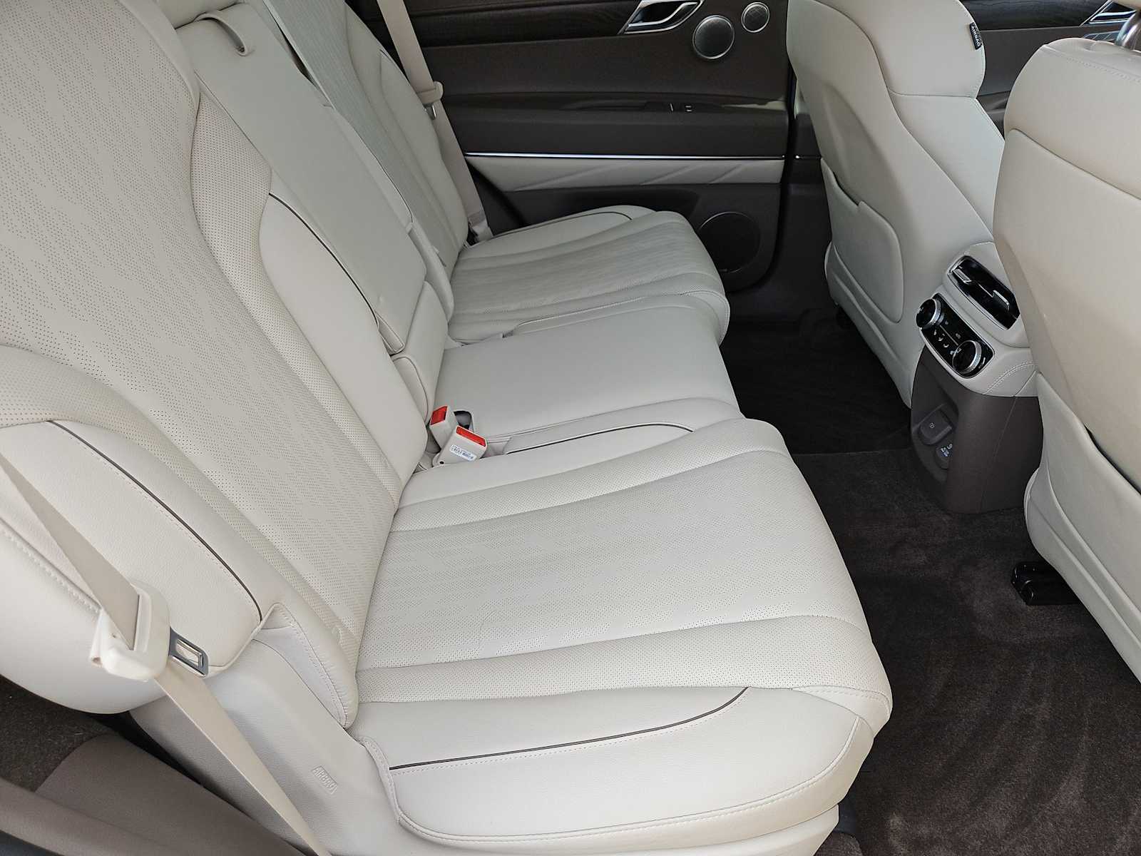 Thumbnail: 2022 Genesis GV80 - 21