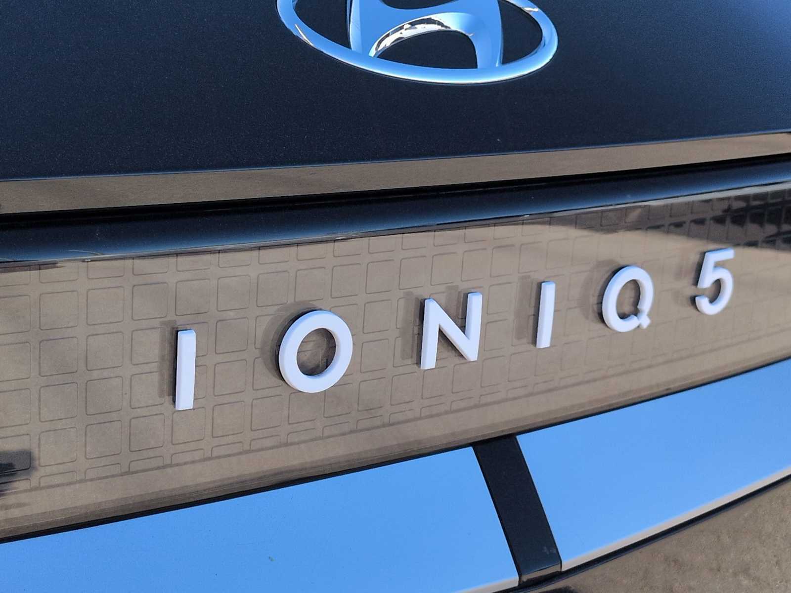 Thumbnail: 2023 Hyundai Ioniq 5 - 13