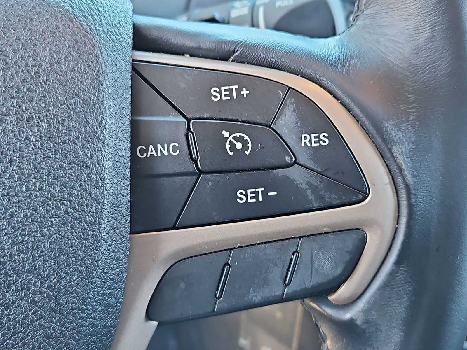 Thumbnail: 2017 Jeep Cherokee - 25