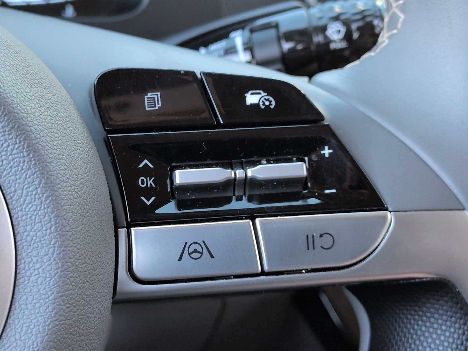 Thumbnail: 2025 Hyundai Elantra - 25