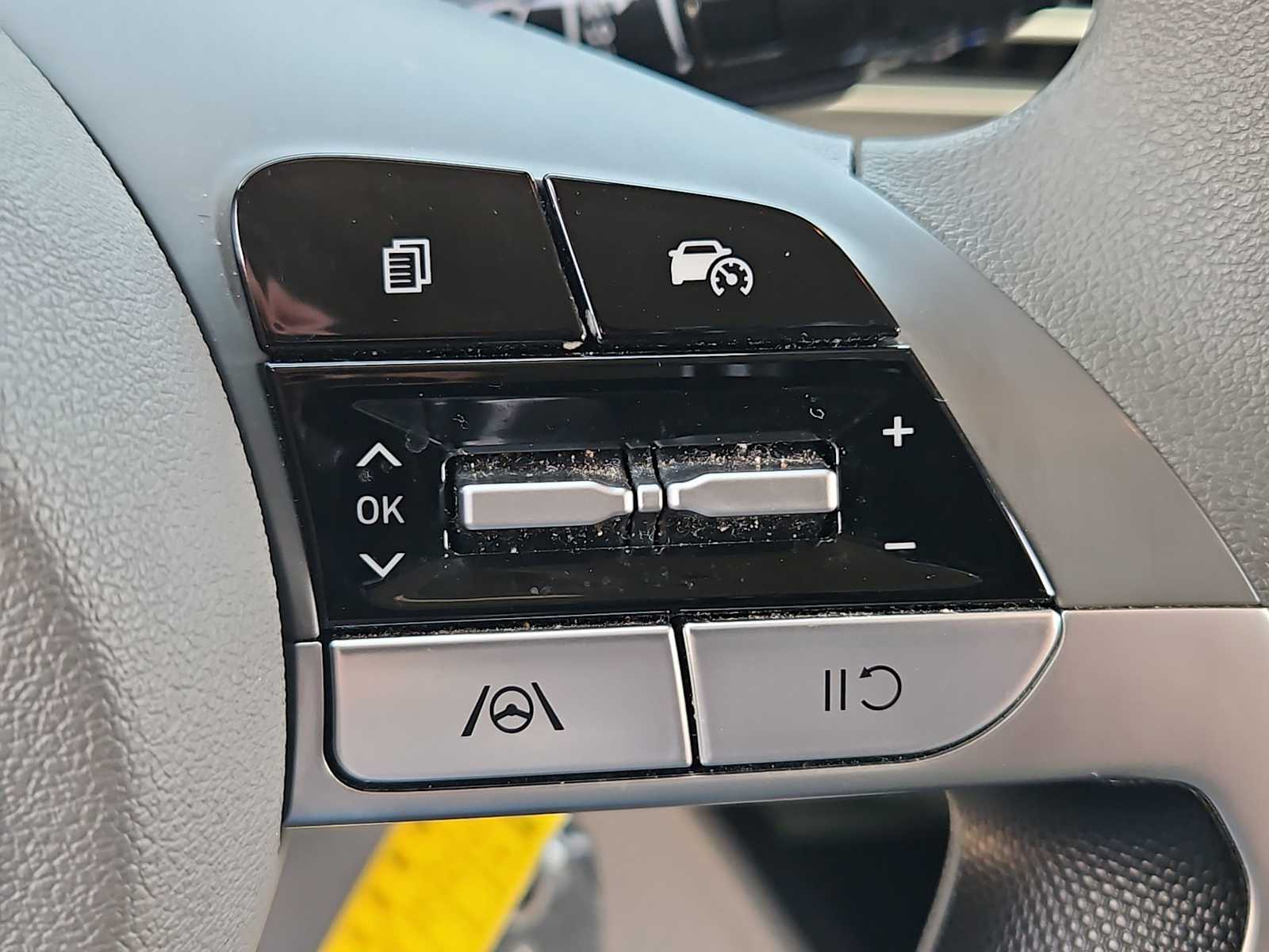 Thumbnail: 2025 Hyundai Elantra - 24